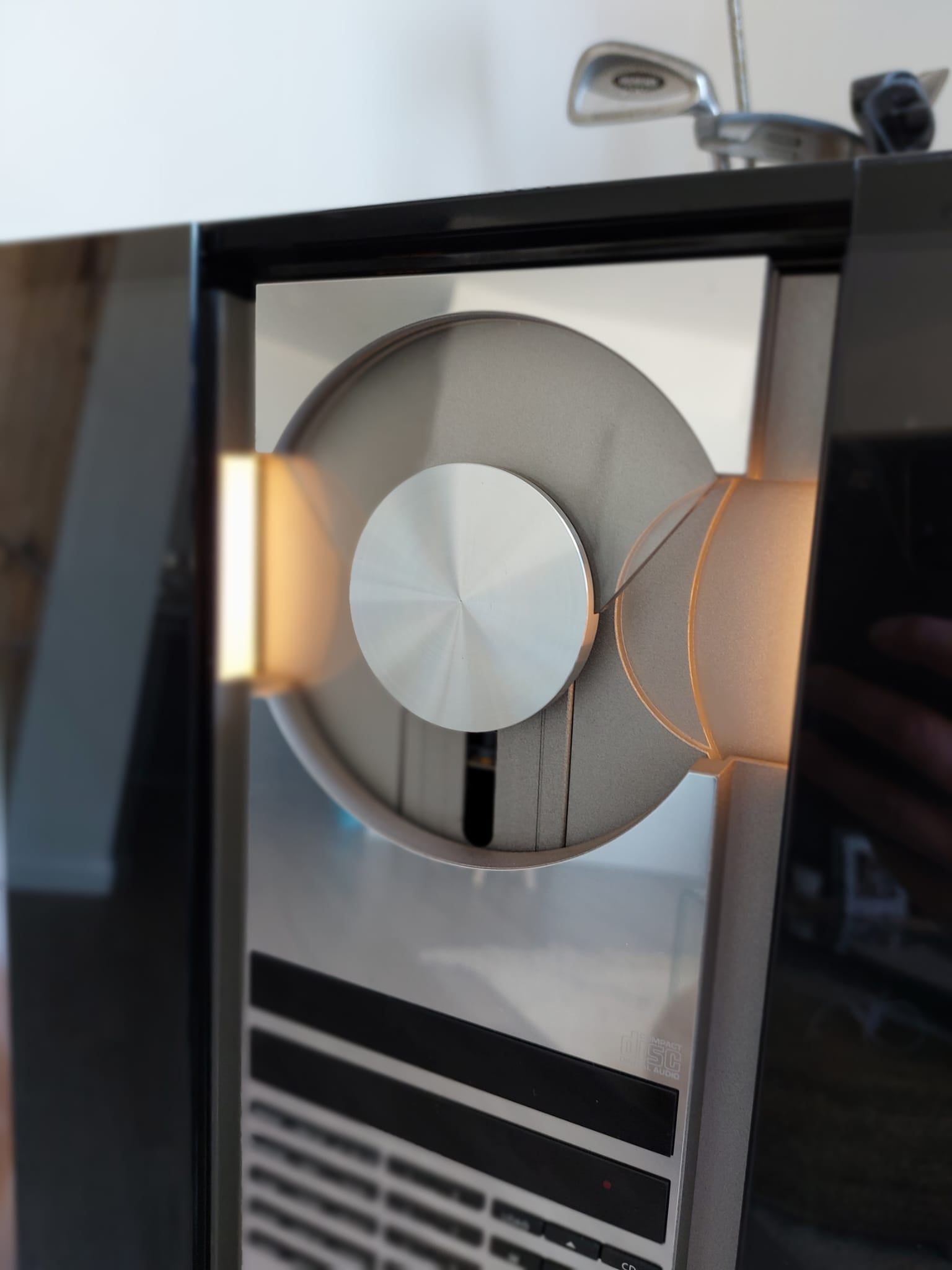 Bang and Olufsen B&O Beosound 3000 small clamper. – Probiance Services